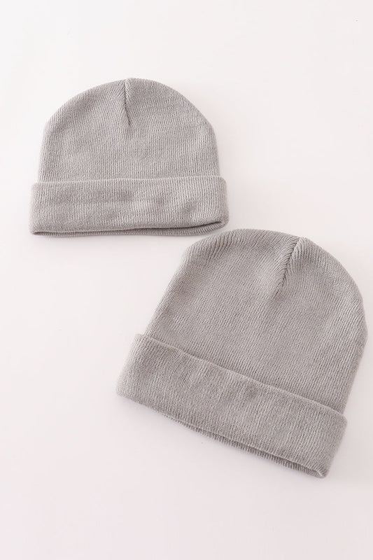 Grey ribbed basic knit beanie